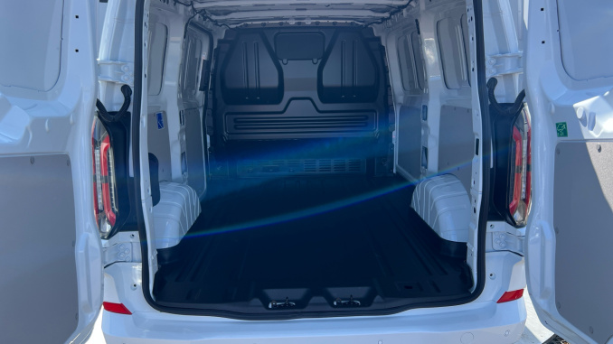 Ford Transit Custom E-320 L1 Rwd 100kW 71kWh H1 Van Limited Auto - Image 4